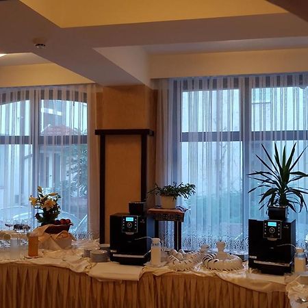Hotel Retman ทอรูน ภายนอก รูปภาพ