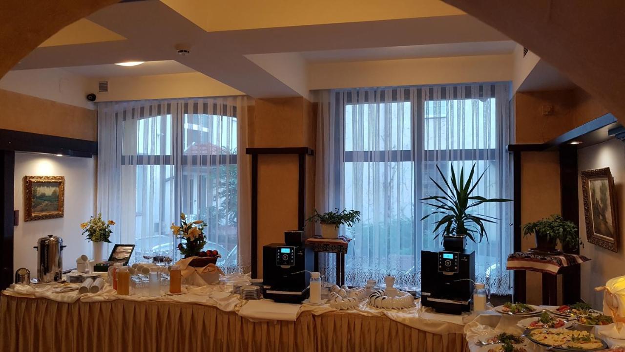 Hotel Retman ทอรูน ภายนอก รูปภาพ