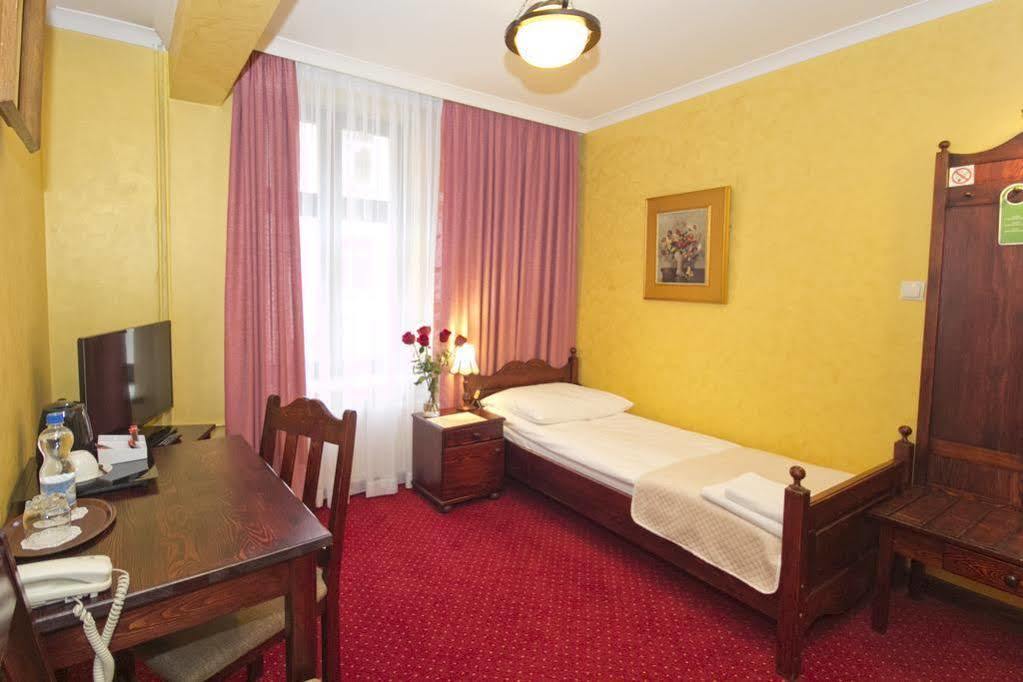 Hotel Retman ทอรูน ภายนอก รูปภาพ